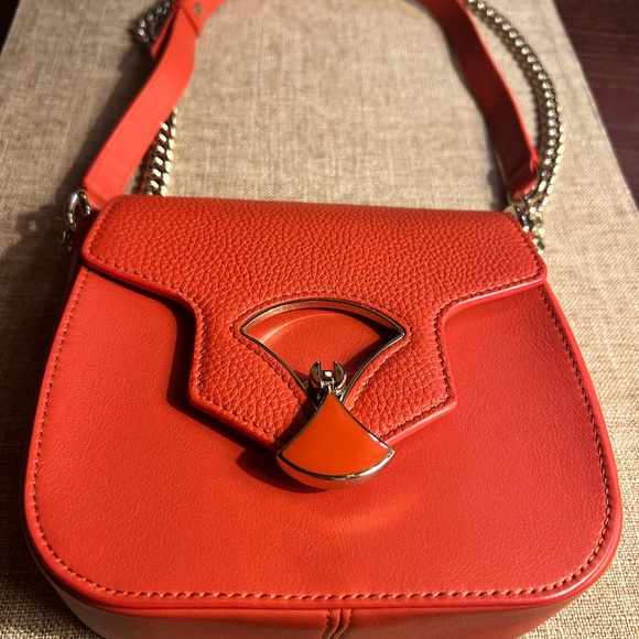 Bvlgari Divas Dream Flap Cover Chain Cross Bag - Picture 14 of 16